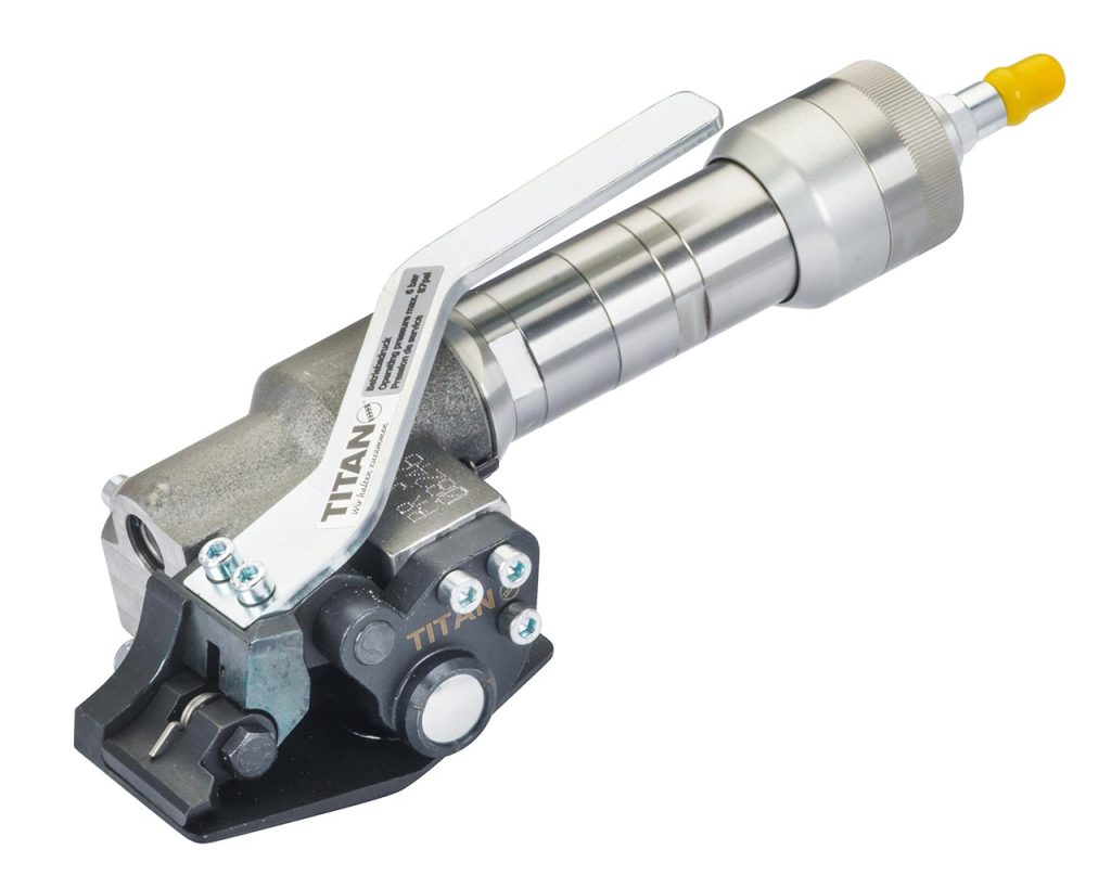 The pneumatic hand-held tool PR33 from TITAN for steel strapping.